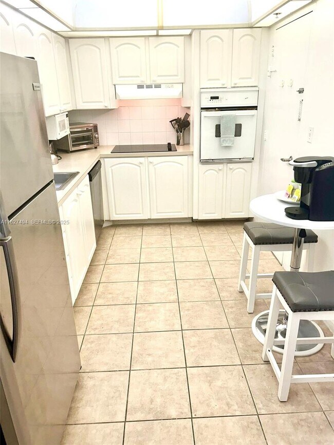 Building Photo - 3801 S Ocean Dr