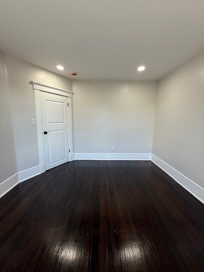 Building Photo - 438 Neville St