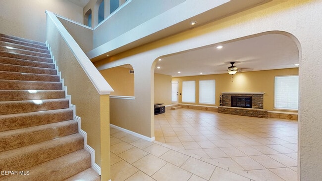 Building Photo - 801 Claravista Ln