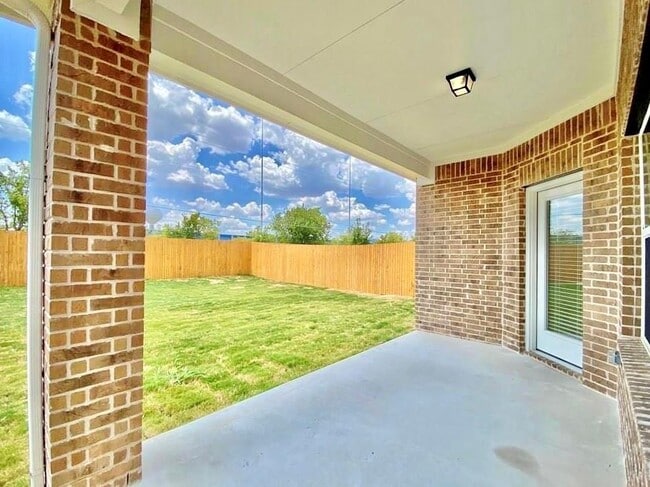 Building Photo - 1021 Winnsboro Lp