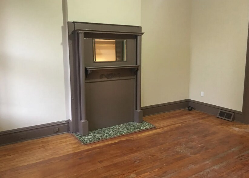 Building Photo - 3205 Arsenal St