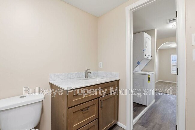 Building Photo - 925 E Garfield St