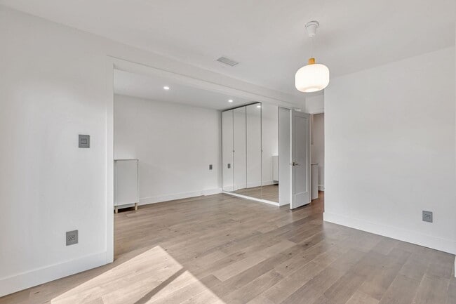 Building Photo - Remodeled Home in near Downtown Mountain View