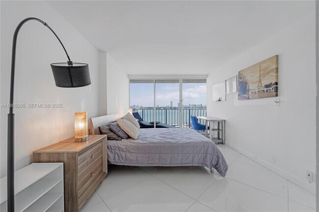 Building Photo - 7601 E Treasure Dr