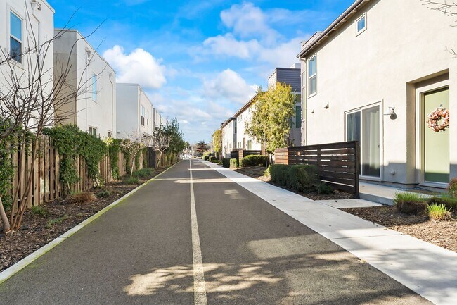 Building Photo - 206 Box Lane-