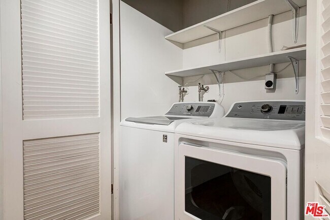 Building Photo - 1013 21st St