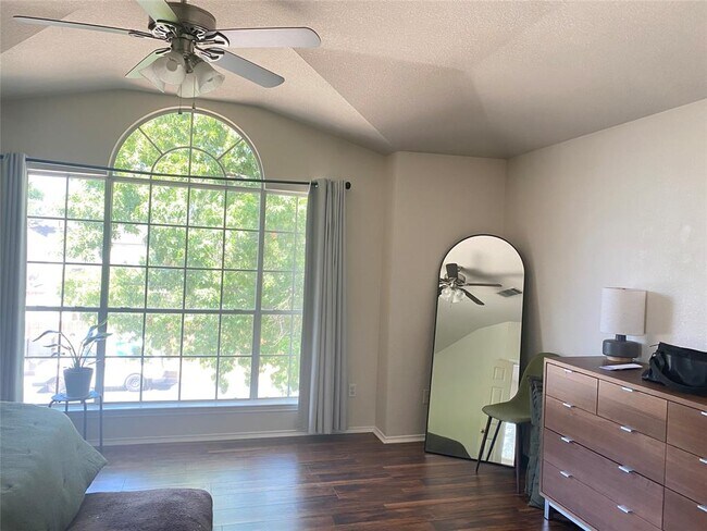 Building Photo - 8408 Dulac Dr