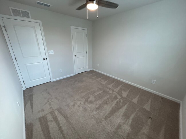 Building Photo - *Move in Special* 4 Bedroom | 2.5 Bath Hom...