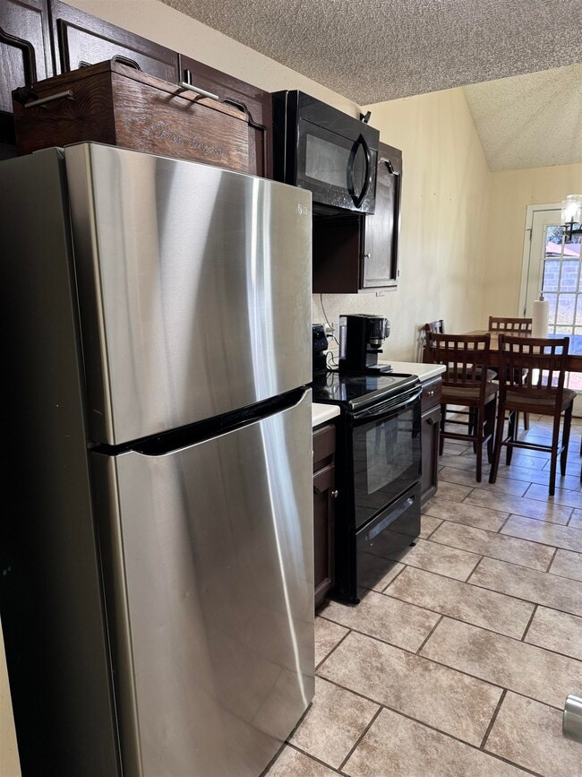 Building Photo - 605 Atlanta Dr