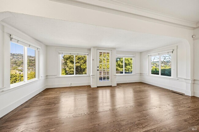 Building Photo - 31 Acacia Ave