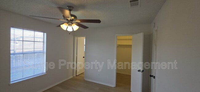 Building Photo - 235 Vista Way