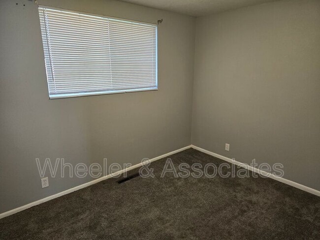 Building Photo - 411 Forbes Ave W