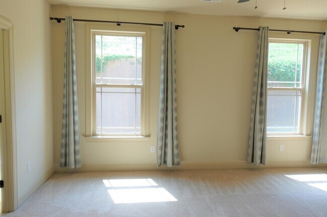 Building Photo - 210 Windthistle Dr