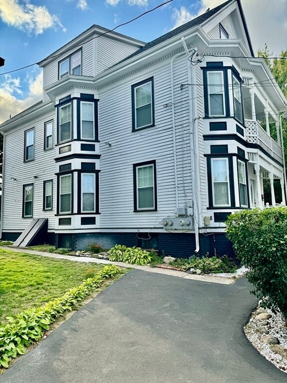 Building Photo - 8 Oneida St