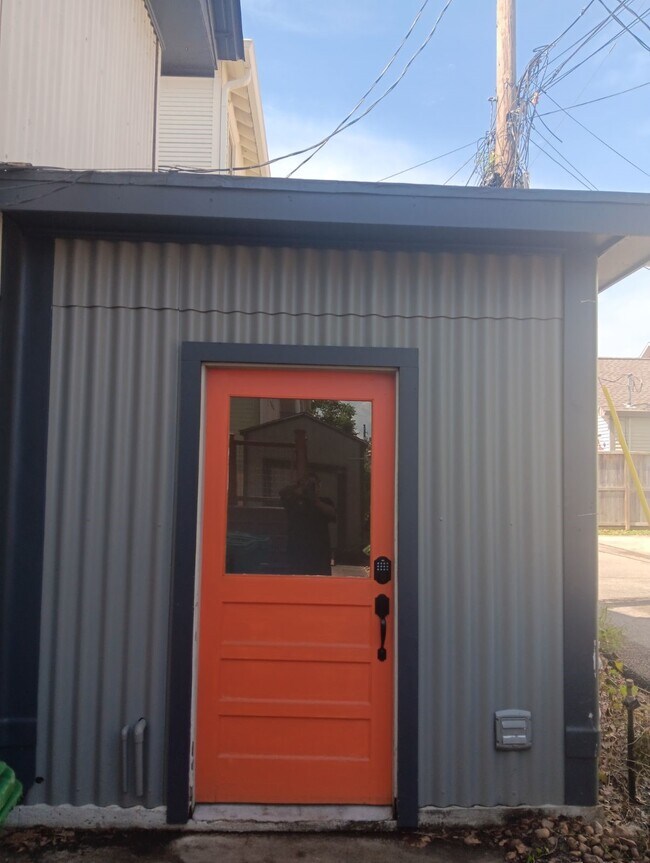 Building Photo - 1012 Rutland St