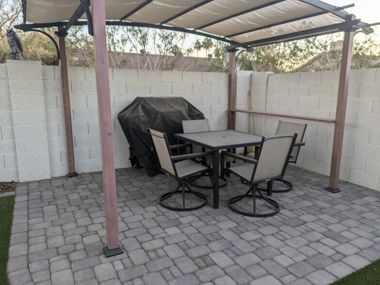 Building Photo - 8879 E Friess Dr