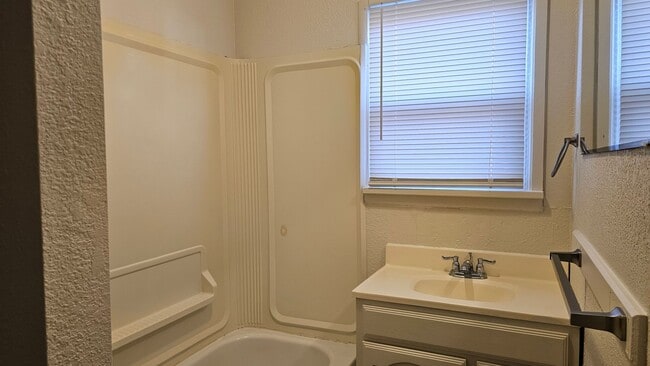 Building Photo - Jean Street 4 Plex