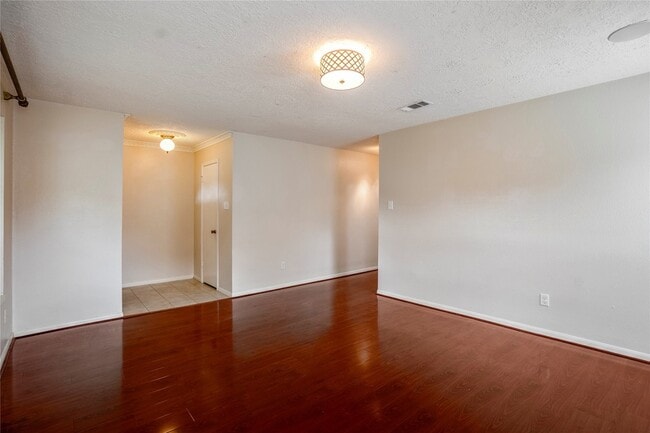 Building Photo - 11817 Southlake Dr