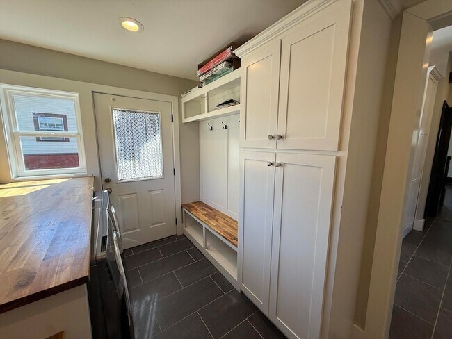 Building Photo - 206 Eveningside Dr