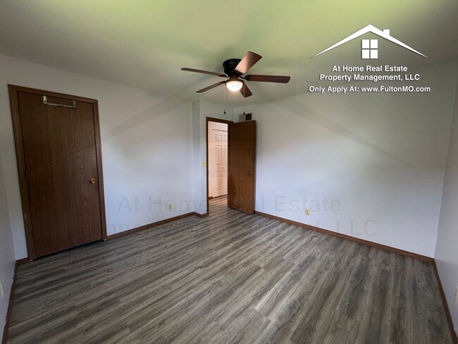Building Photo - 824 Bluff St