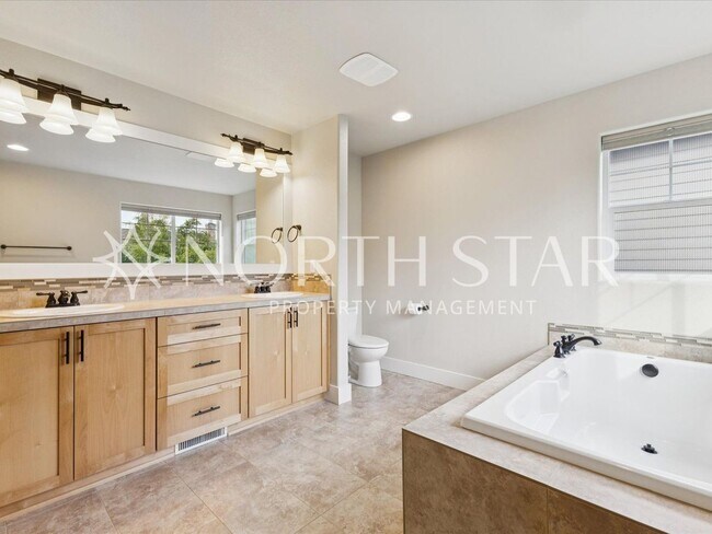 Building Photo - Newer Home in Summer Falls.