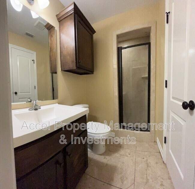 Building Photo - 2607 E Eisenhower Ave