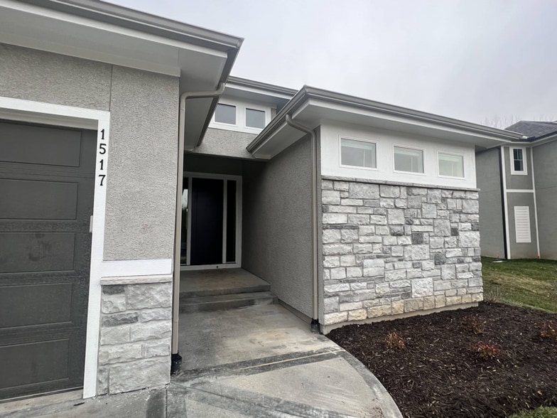 Building Photo - 1517 SW Hedgewood Ln