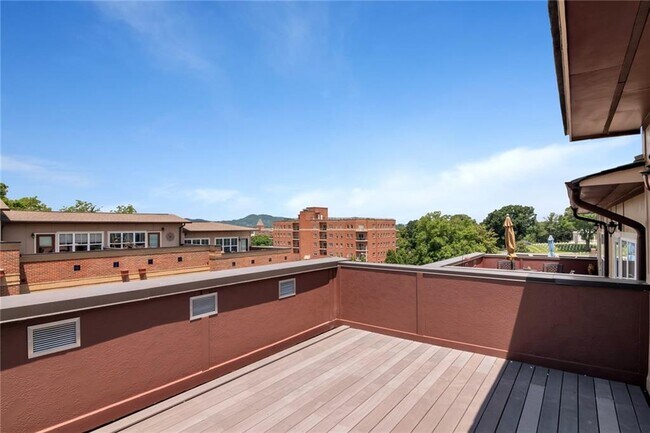 Building Photo - 58 Emerson Hill Square