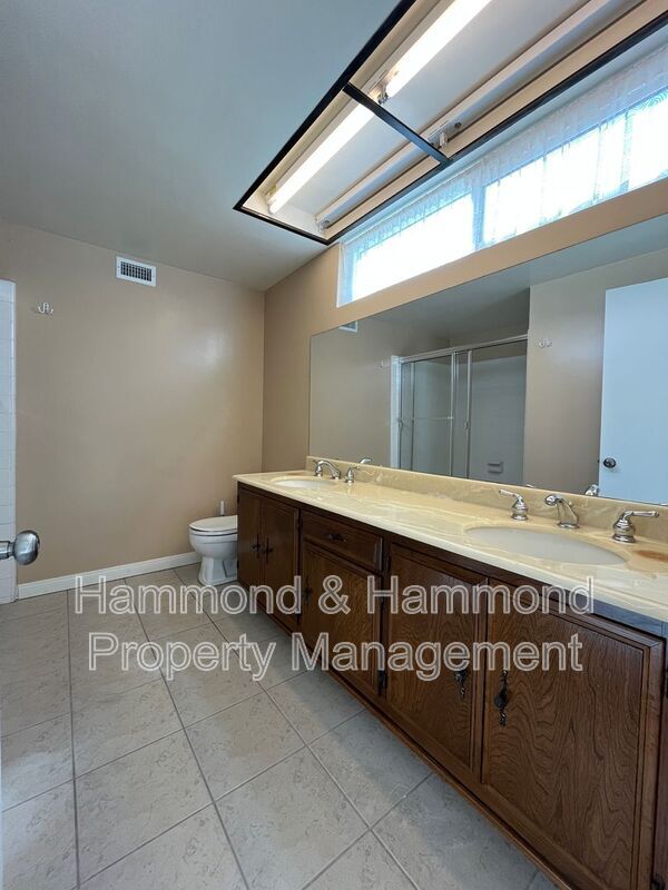 Building Photo - 11735 La Tierra Ct