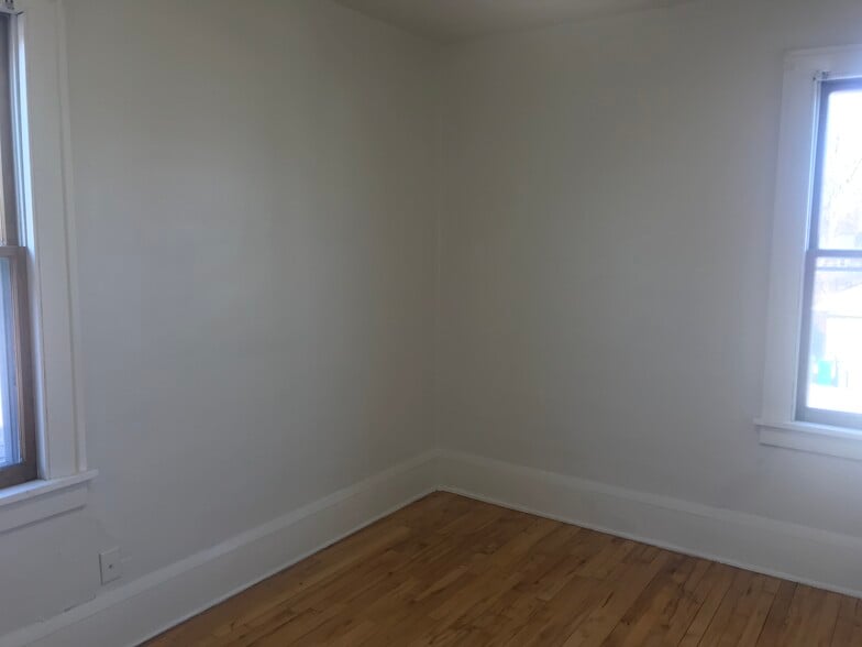 Bedroom, looking in from door. - 2917 S 31st Ave