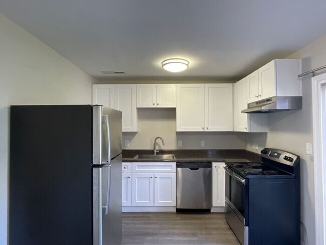 Building Photo - Townhomes at Humboldt Place- Fully renovated and move in ready 2 bedroom unit!