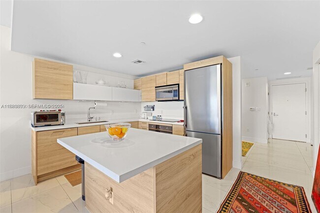 Building Photo - 16385 Biscayne Blvd