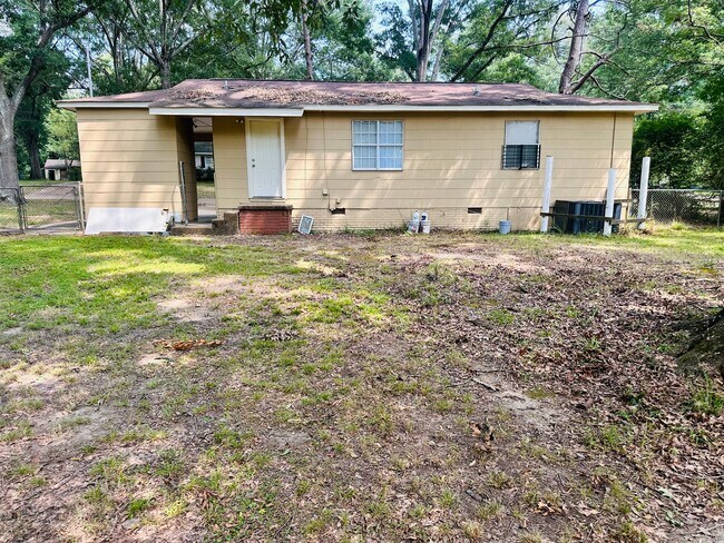 Building Photo - 3145 Woodview Dr