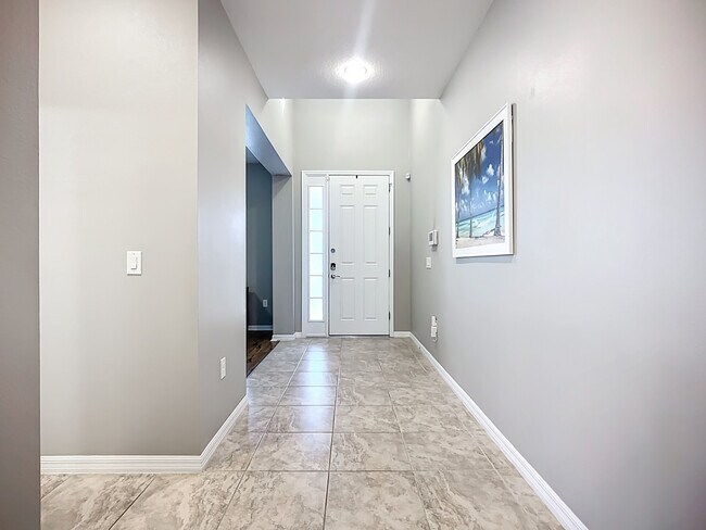 Building Photo - 3009 Esmeralda Dr