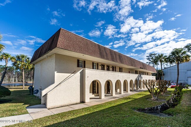 Building Photo - 1530 El Prado Rd