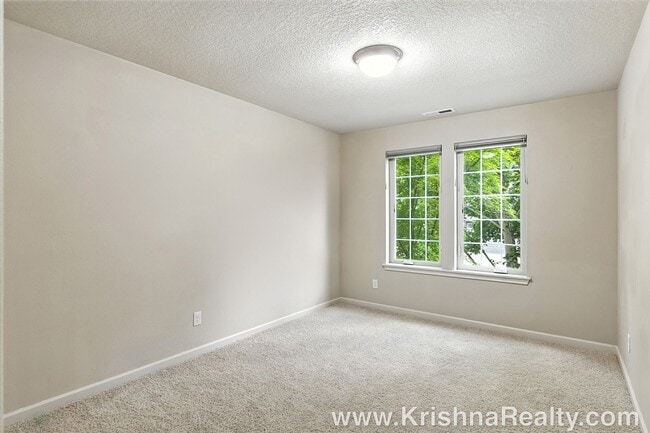 Building Photo - Gorgeous 6 BD* 3 BA* Single Family Home Located In Charming Arbor Meadows In Portland! **Minutes ...