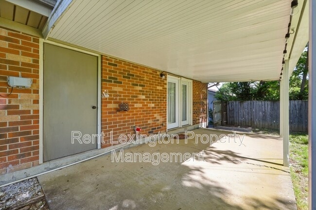 Building Photo - 3352 Featherston Dr
