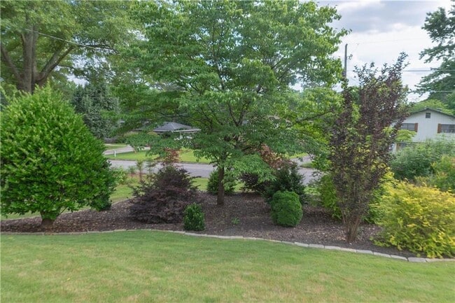 Building Photo - 3935 Briaridge Cir