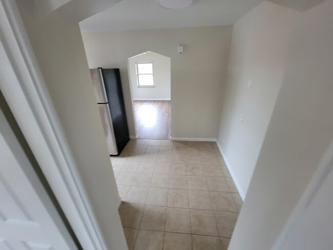 Building Photo - 211 E Orchard Ave