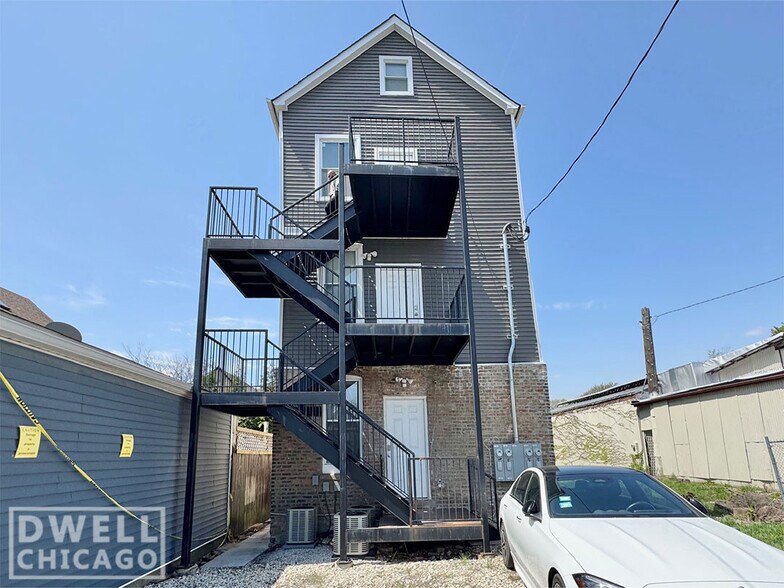 Building Photo - 1747 N Spaulding Ave