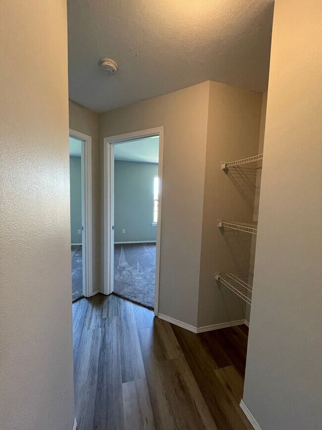 Building Photo - COMING SOON! Duplex in Ozark