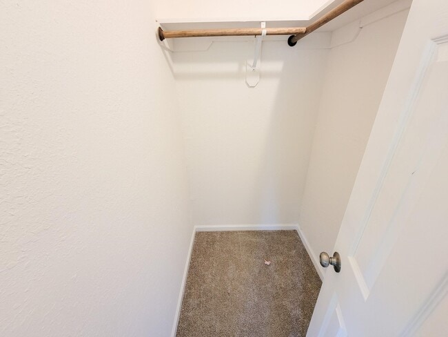 Building Photo - 6 Sowell Ln