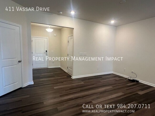 Building Photo - 411 Vassar Dr
