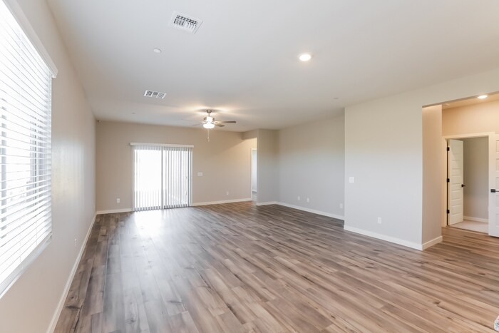 Building Photo - 11492 W Camden Dr