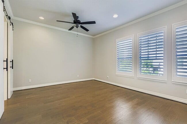 Building Photo - 1213 Highknoll Ln