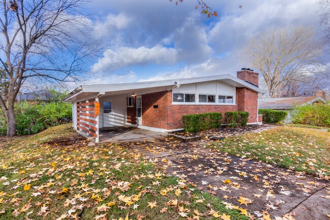 Building Photo - 7739 Peach Tree Ln