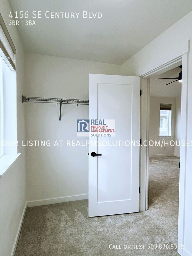 Building Photo - 4156 SE Century Blvd