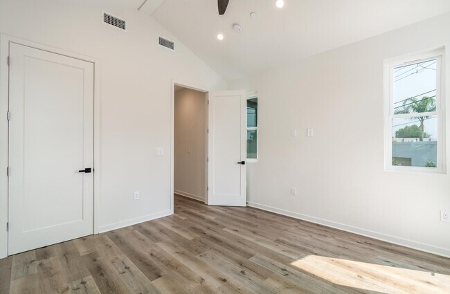 Building Photo - 6402 Kenwater Pl