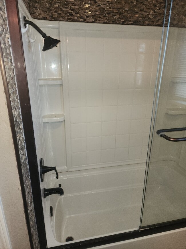 Building Photo - 1352 Chickasaw Dr