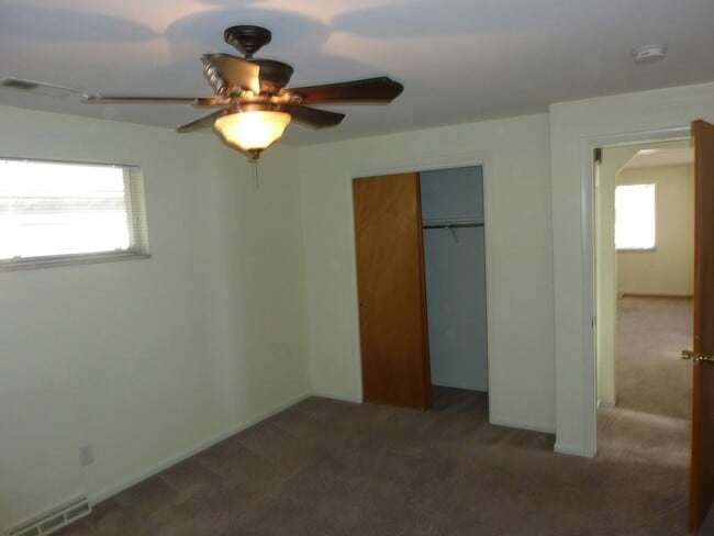 Building Photo - 2955-2959 Newton St